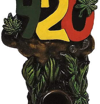Pichincha Hand Crafted Medium Hand Pipe - 420 Rasta Leaf